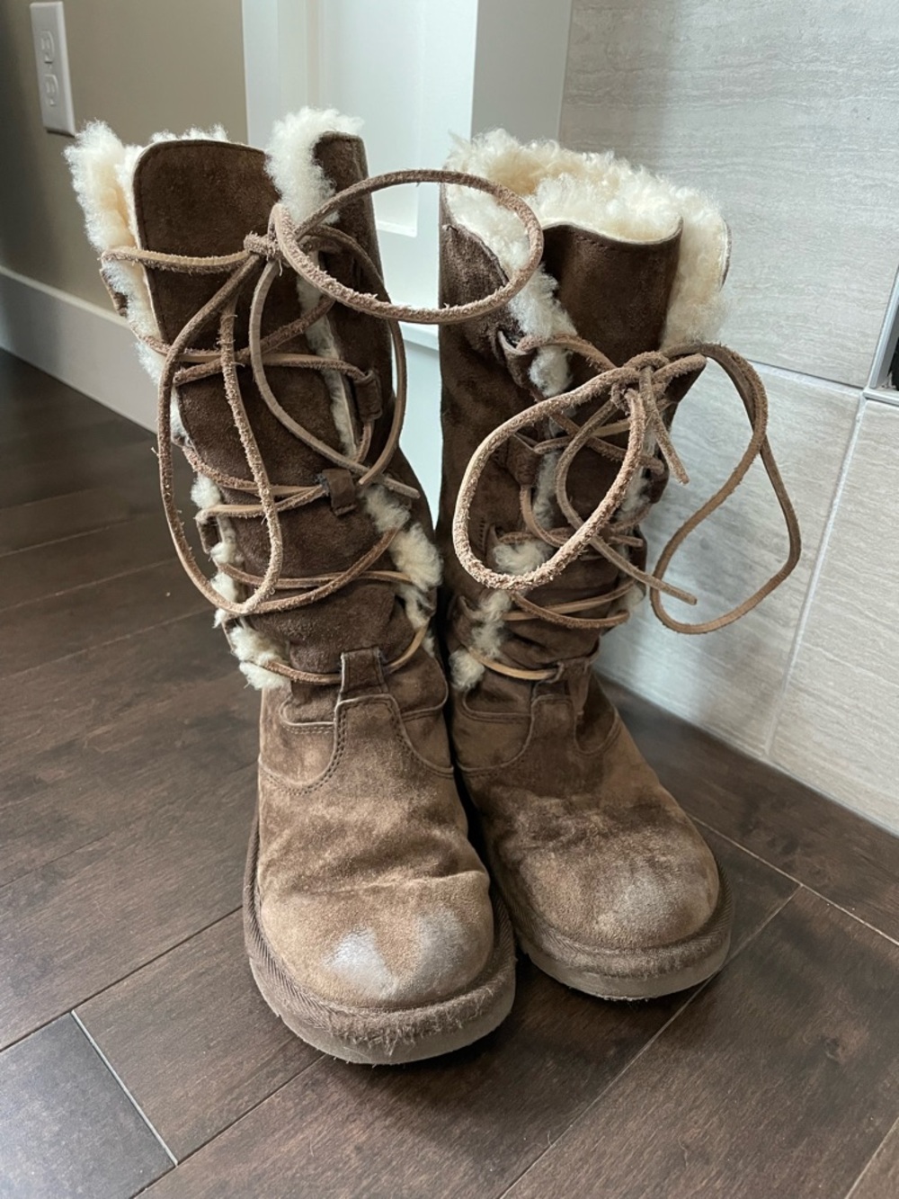 UGG Whitley Tall Brown Leather Suede Sheepskin Lined Boots Women’s Size 5 - Picture 5 of 13